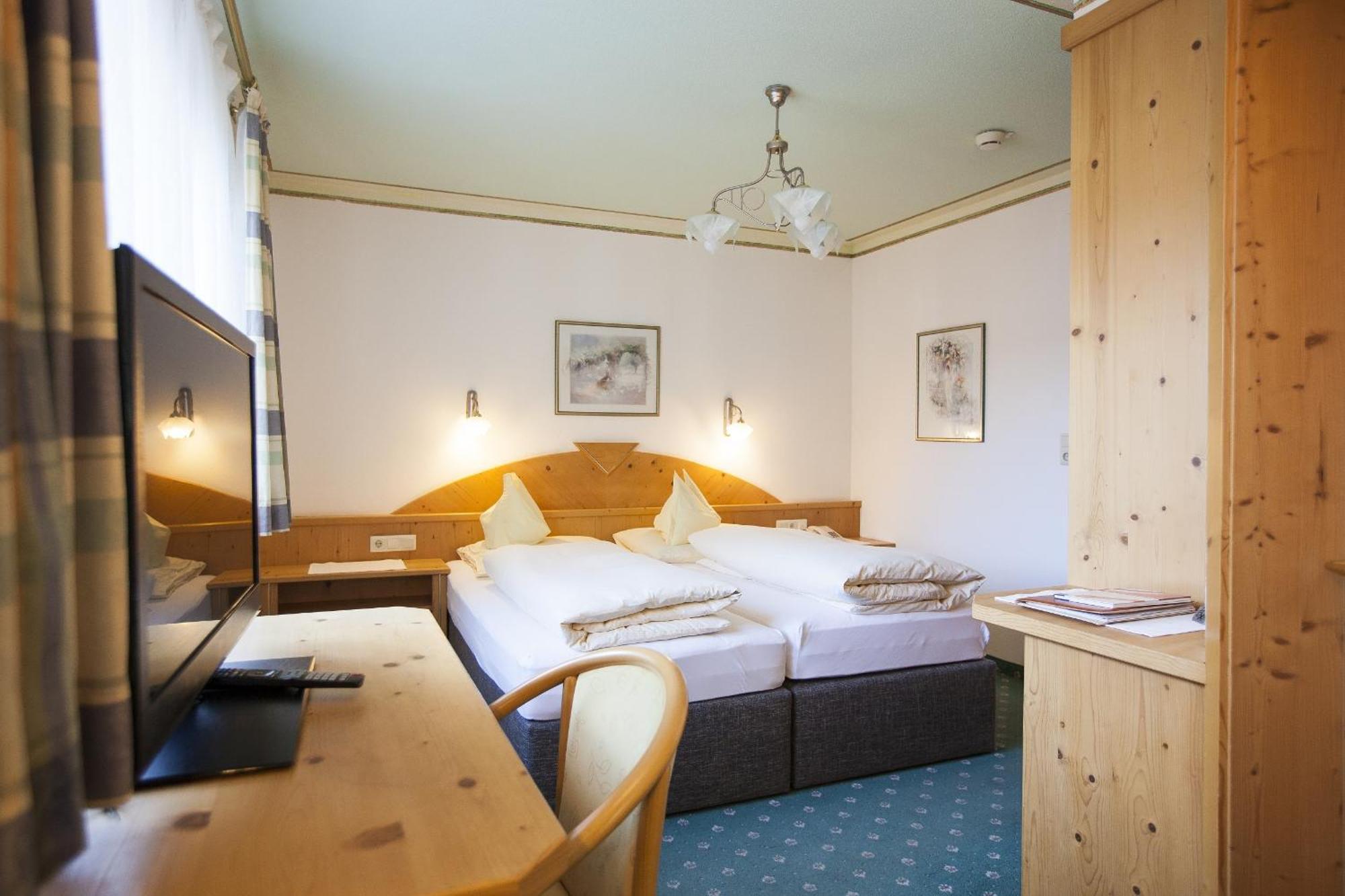 Hotel&Appartements Alpenresidenz Viktoria Neustift im Stubaital Zimmer foto